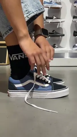 Vans Oldskool Navy/White Classic Classic emang asik👍  Ga pernah bohong! #vans #vansoffthewall #vansslipon #fagonshop #outfitideas #outfit #OOTD #outfitinspo #vansoriginal #vansdiskon #vansoutlet #vansmurah #jualvans #jualvansoriginal #outfitinspiration #fyp #vanshead #fypdong #ootdhijab #ootdfashion #ootdinspiration #outfitideas #outfitinspo #outfitcheck 