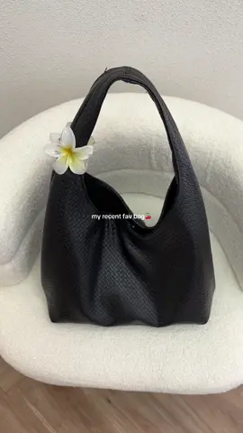 Totebag wanita aesthetic muat laptop 14inch😍 #tascantik #tasselempang #jimshoney #racuntiktok #slingbag #taswanita #tasjimshoney #RyneBag 