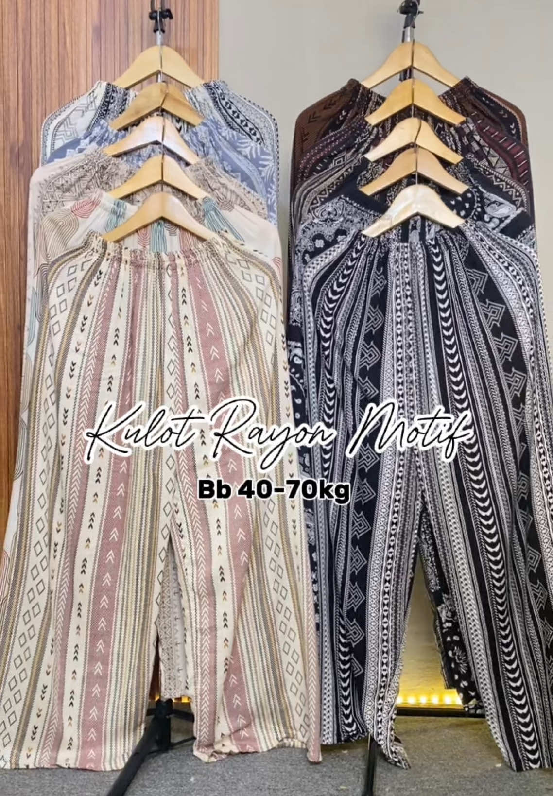 Siapa sih yang ngga tau bahan rayon? Iya itutuh bahan yang adem poll cocok untung kita” yang gampang kegerahan Selain itu bahanya halus lembut jatuh   aduhh buruan deh co in 😉  #kulotmurah #kulotwanita  #kulotmotif #celanamurah 