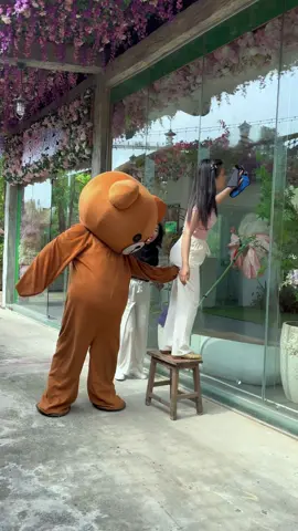 These two girls are really lazy, they can't finish cleaning the glasses🤣🤣🤣#funnybears #gaulay #gaulaygiban #gaulaythanhgaulieu #gaulaytiktok #gaulaytroll #gaulayyangho #gaulaymatngau #gaulaytrollgaixinh #trendingvideo #trendingtiktok #pippibear #muddybears #muddybearstreettroll #teddybear #teddybears #funnybear #gaulayjiban #gaulayloi #fyp