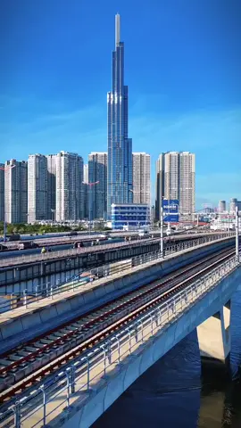 BẮT CHUYẾN TÀU XÂY KÊNH TIKTOK THOY! Sau vài năm dùng Tiktok chỉ để xem thiên hạ có gì hay ho mình quyết định tham gia vào MXH này. Biết rằng bản thân đã chậm nhịp nhưng xây dựng thương hiệu cá nhân là xu hướng bắt buộc phải có dù làm ở bất kỳ lĩnh vực nào. Trừ khi là người xuất chúng hay quá giàu có thì không nói. Bản thân mình có nhiều khuyết điểm về kỹ năng và lỗ hổng kiến thức nhưng càng dỡ càng cần phải tham gia. Tham gia để tự rèn luyện bản thân và vì mình cần tìm kiếm cơ hội kết nối. Mình không biết định hình phong cách bản thân là gì hay khai thác tuyến nội dung ntn. Mình cứ là mình thôi vì mỗi cá thể được sinh ra trên đời họ đều có sự thu hút phù hợp với nhóm tần sóng người xem nhất định. Mình làm BDS nhưng tâm thế mình bán cũng như không, tầm băm rồi, thế thái nhân tình nếm đủ, vẫn châm ngôn: Mackedoi! vui là được.  Mình dành mấy ngày quan sát. Đúng là MXH nhiều người giỏi khủng khiếp ở nhiều lĩnh vực: CT - KT - XH. Mình ấn tượng 2 kênh: Banker Thích Code lập luận chuyên sâu, chỉnh chu, nhẹ nhàng; Thắng Ngô cách nc rất thực tế, sắc lẹm cảm giác khá đấu trường,... Thế mà chẳng hiểu sao họ vẫn bị toxic. Ps: Tham gia MXH Cần khách quan, trung lập hết mức, hết mức có thể 🤩 ************* #metro #lanlanbds #tiktok #thuonghieucanhan #xâykenhtiktok 