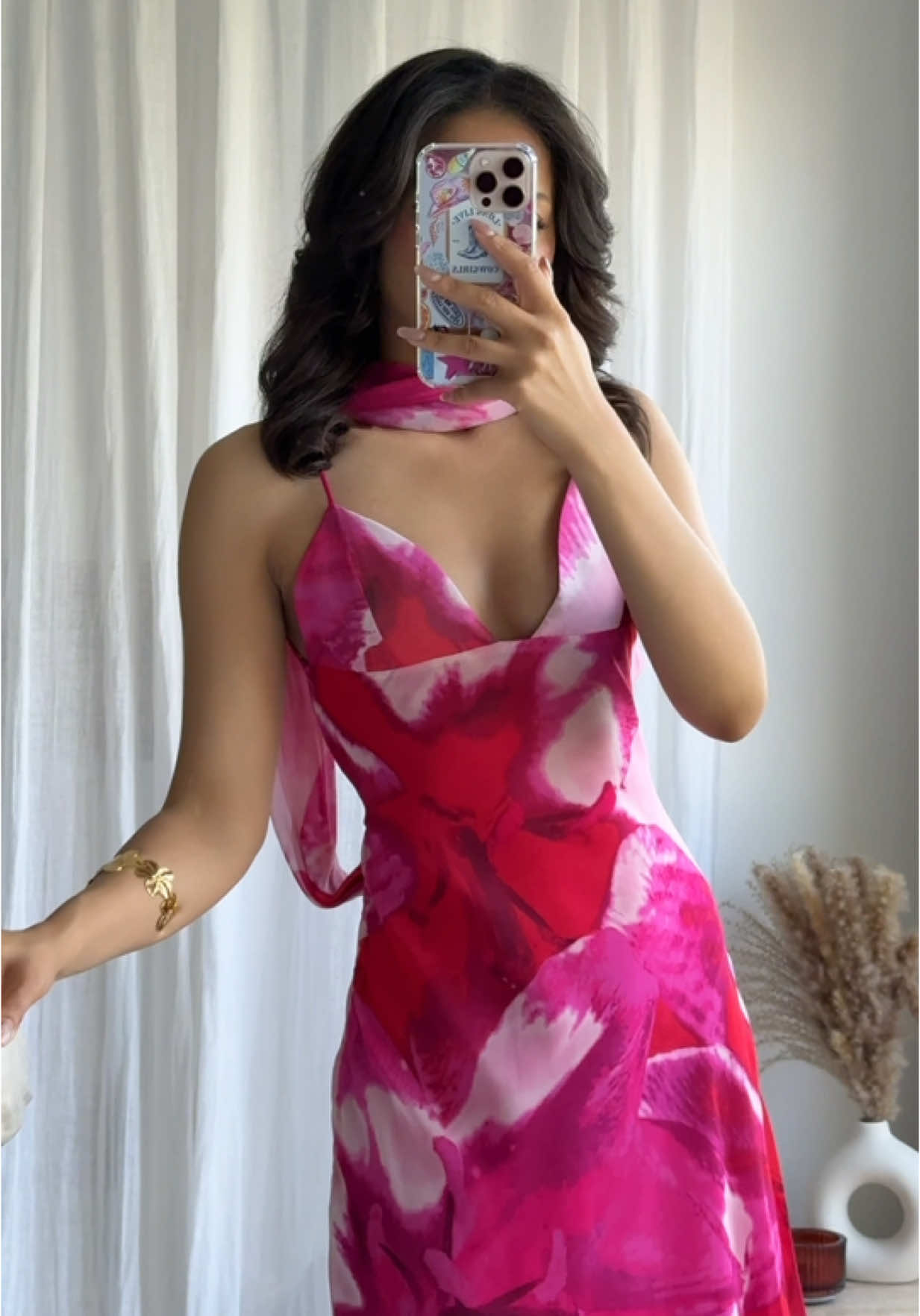 This dress is a walking pink sunset 💖 #zara #zaratryon #zarahaul #zaradress 