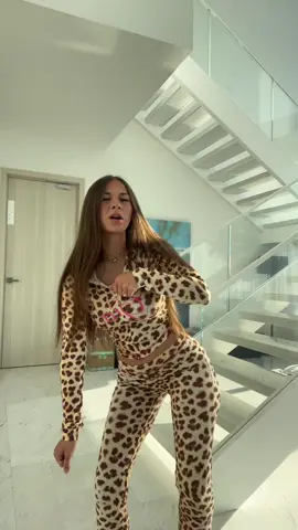 #sophierain #cheetahprint #OOTD #gyatt #spidermanvideo #fineshyt #brunnette #trend #nikepro #fyp #blowthisup 