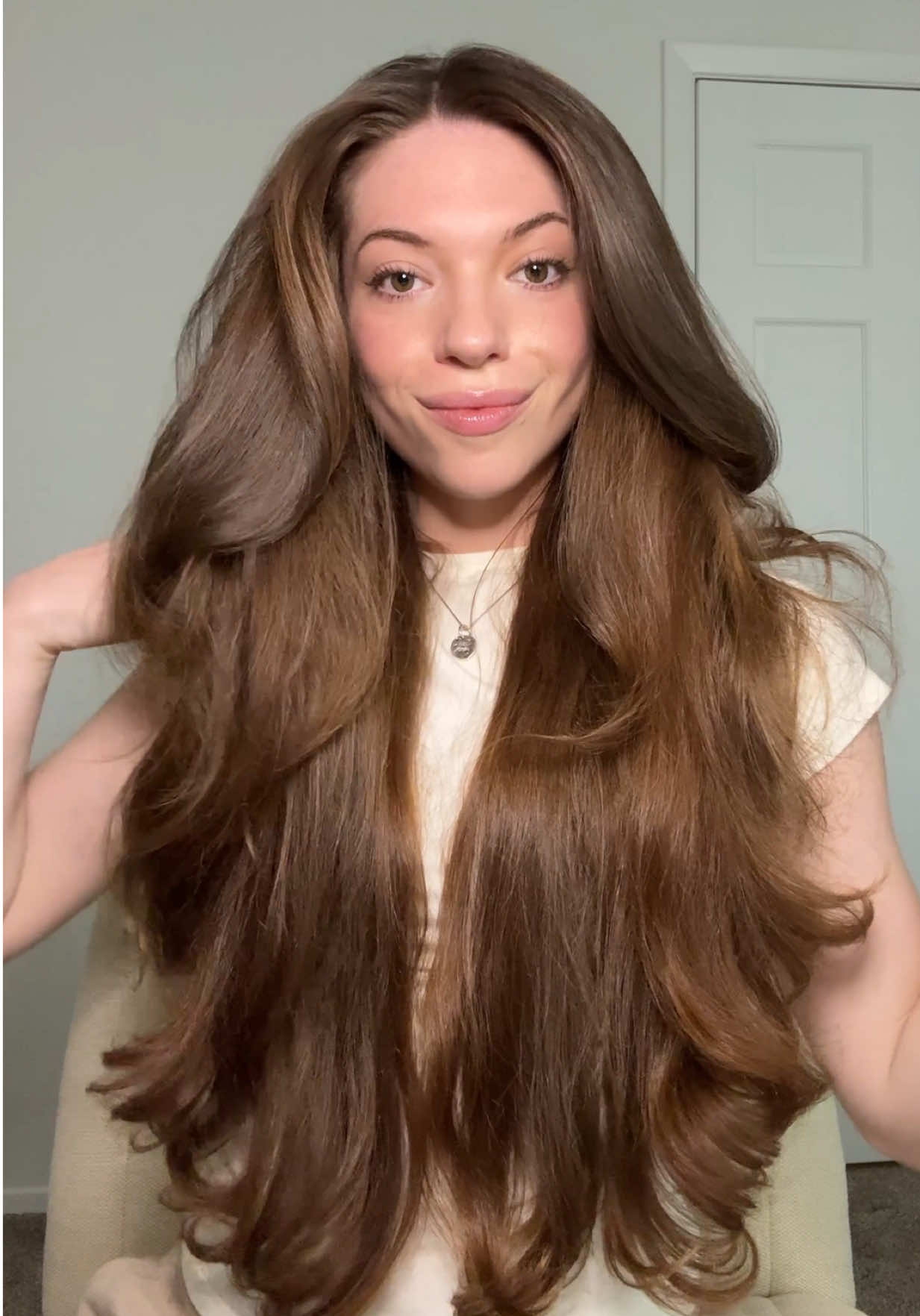 Volume plus thicker & stronger strands!? I’m so impressed💙😍 Hydra-Bounce Thickening Blowout Primer now available on AAVRANI.com 💙 @aavrani #AAVRANIpartner #bouncebackbigger #bouncyhair #90sblowout #90shair #bouncyblowout
