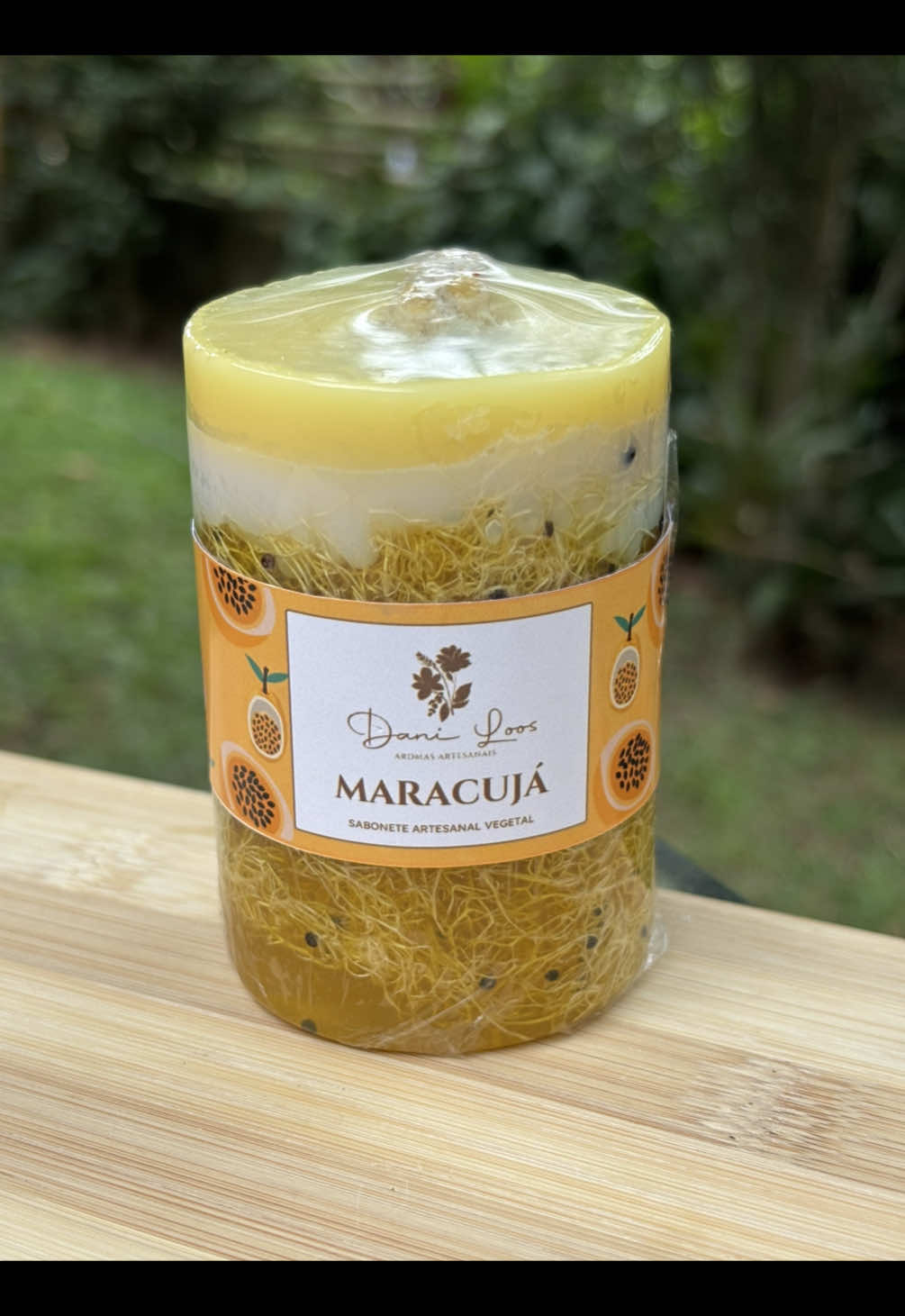 Sabonete com bucha de maracujá Um clássico que ganhou nova forma por aqui! A esfoliação suave da bucha vegetal se une ao aroma refrescante do maracujá, cuidando da pele com delicadeza. Feito à mão, com amor e inovação. #capcutmotivacional #soap #saudeebemestar #maracuja #handmadegifts #saboariaartesanal #saboaria #DIY #facavocemesmo #asmr 