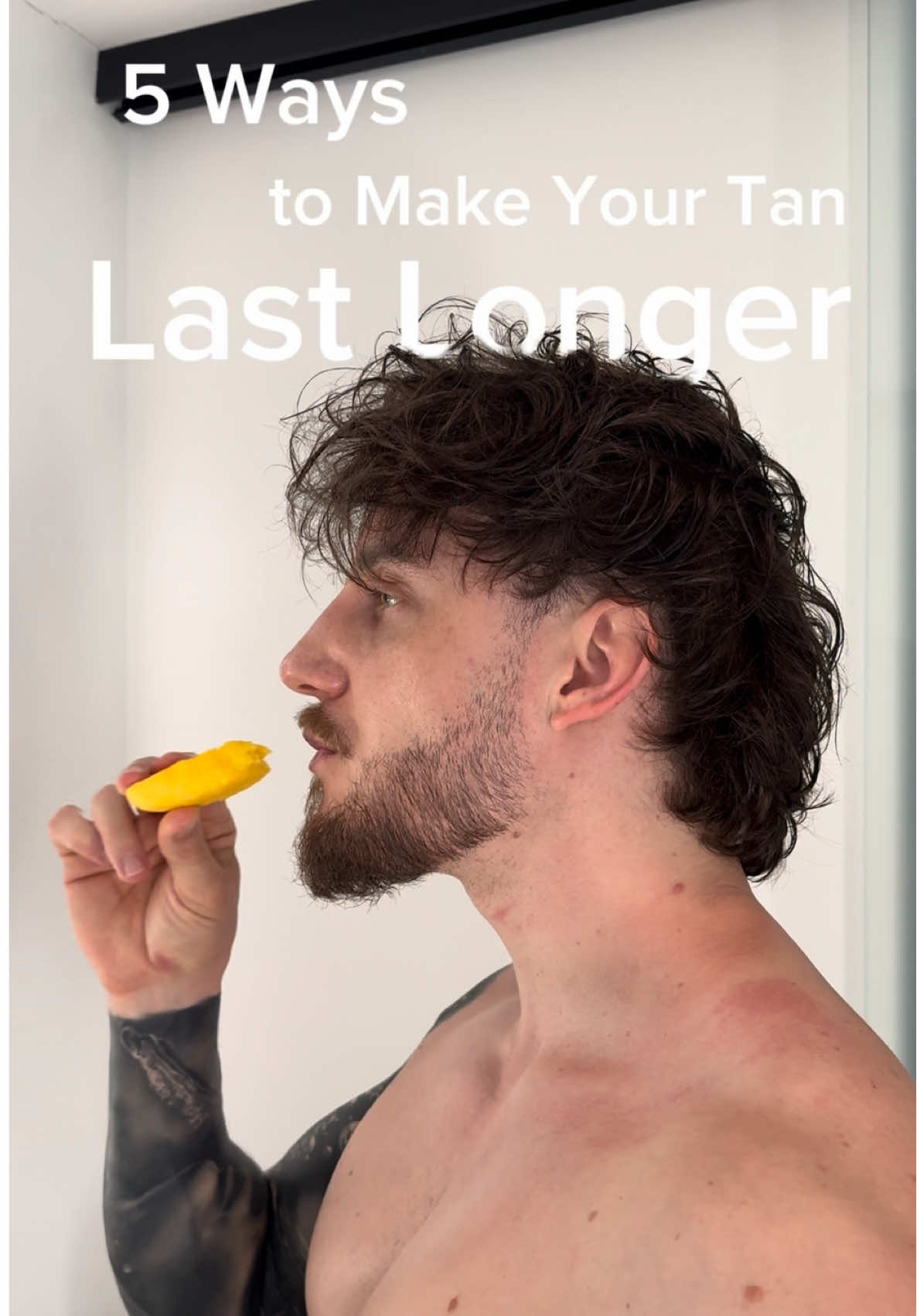 Glow maintenance 101. These are my ride-or-die tricks to make my tan last way past summer. #aftersun #suncare #tanningtips #menskincare 