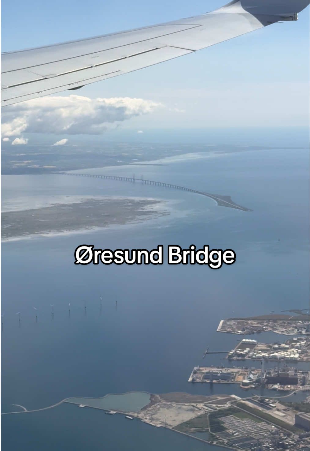 Enjoy the view! #øresundbridge #copenhagen #kopenhagen #denmark #🇩🇰 #view #airplane #sky #flypシ #fyp 