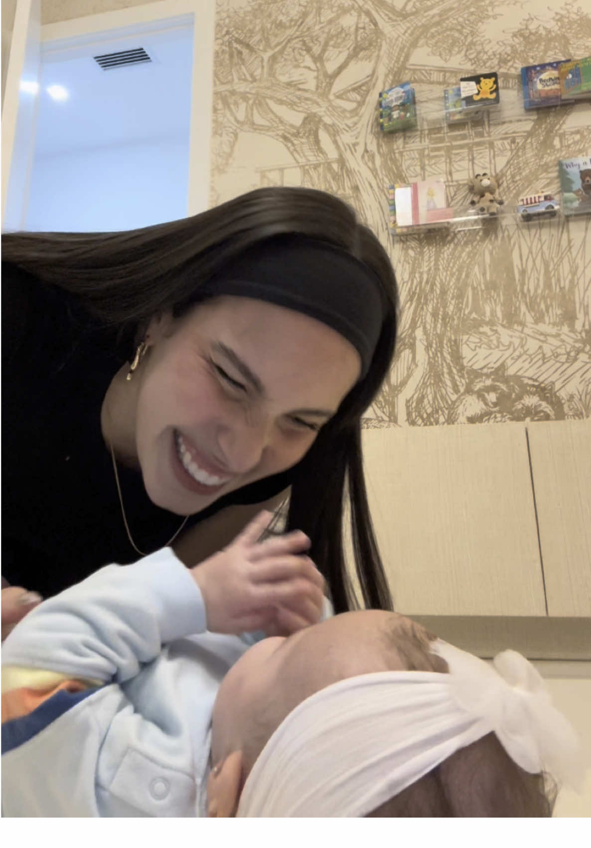 si este día lo celebro por primera vez en mi vida es gracias a ti… ser tu mamá es lo mejor que me ha pasado chiquita, te amo nos celebro hoy y siempre✨🎀🌻🫶🏻