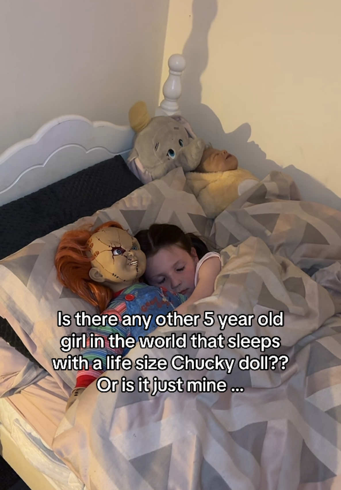 The other Teddy’s sitting there like 🤨🤨  #fyp #foryou #daughter #babytok #trending #viralvideos #weird #obsession #Chucky #chuckydoll #dolls #stuffedanimals #abcxyz #xyzabc #momsontiktok 