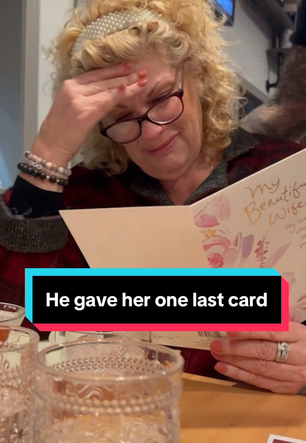 The moment when she realizes this anniversary card isn’t just a sweet gesture from her kids, but actually her late husband. ❤️‍🩹 #humankind #kindcore #hopecore #goodnews #emotional 