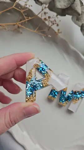 E esse glitter💙 #resina #foryoupage #viralvideos #chaveiroresina #fyp 