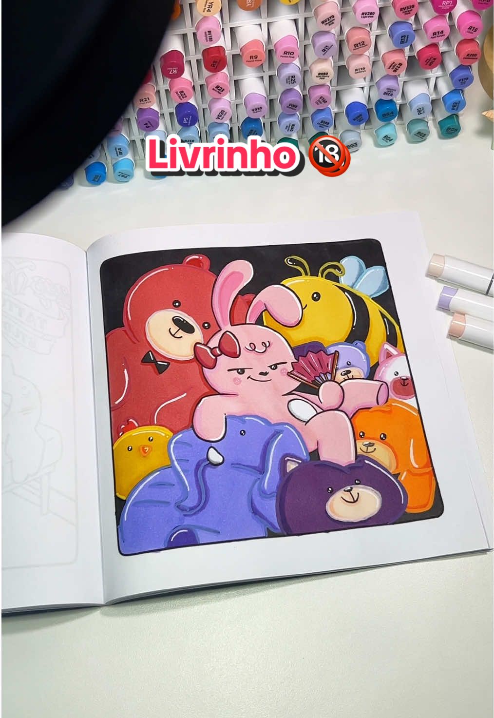 Pintando o famoso: Comfy Friends - After Dark 🐻🐝🐰  Link na bio! 🔗 @Peach’n Chips  . . . #ohuhumarkers #coloringbook #coloringbookforadults #coloring #ohuhu #fyp #ViralArt 