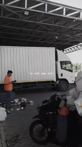 Kulo ngge PNS kok (pegawai negeri shopee) bedane mung Ra cekelan bedil wae #hasilkurir  #kurirmu 
