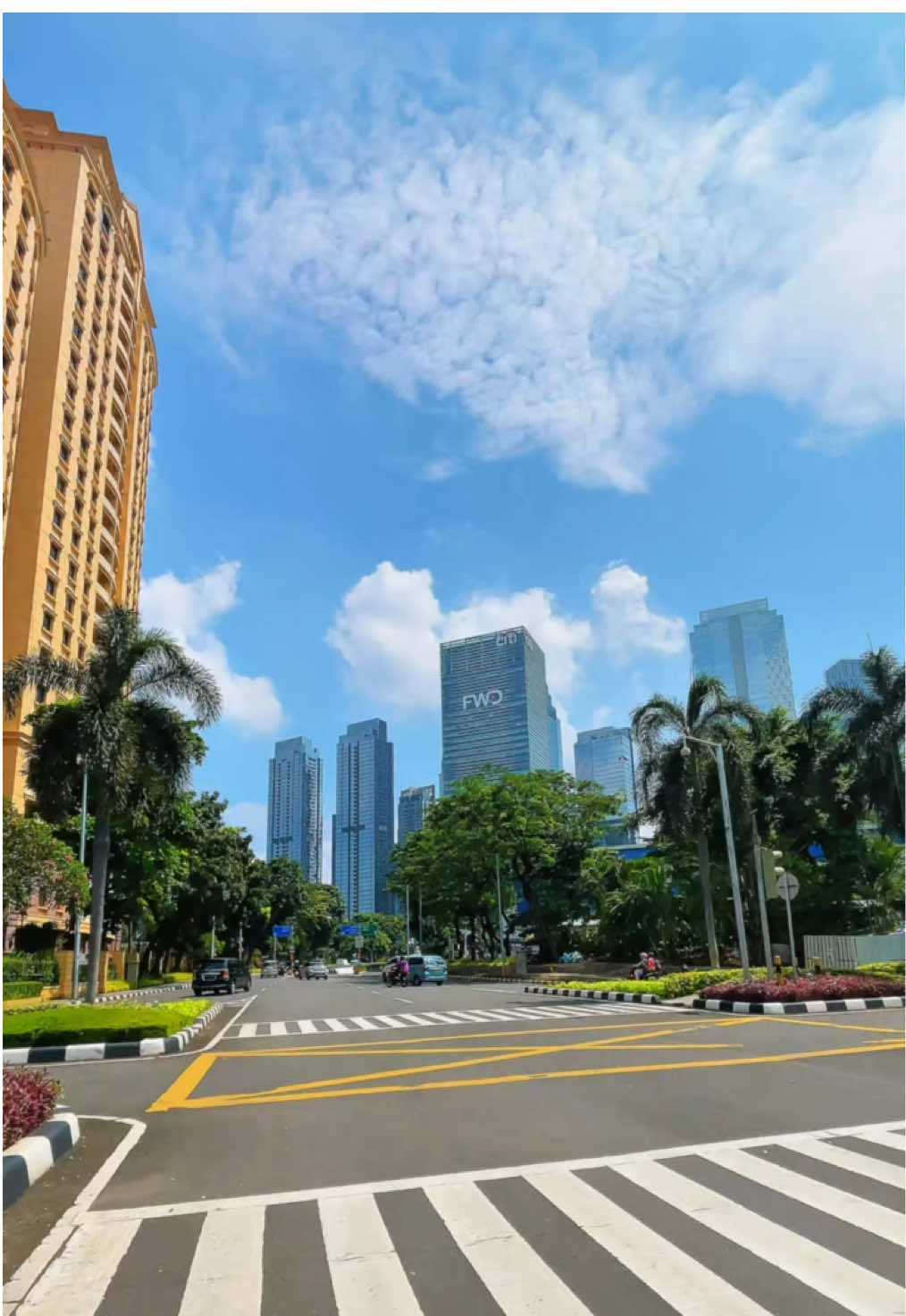 Morning everyone • • • #jakarta #morning #morningvibes #view #cityview #scbd #vibes 