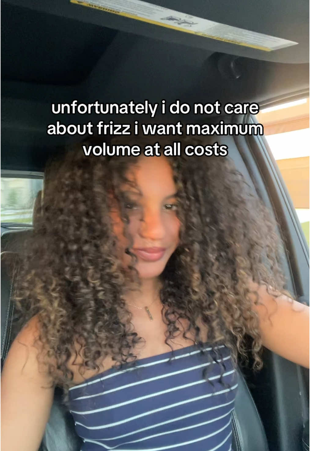 i secretly kinda love frizz 🤭 #fypシ #curls #curly #frizzyhair 
