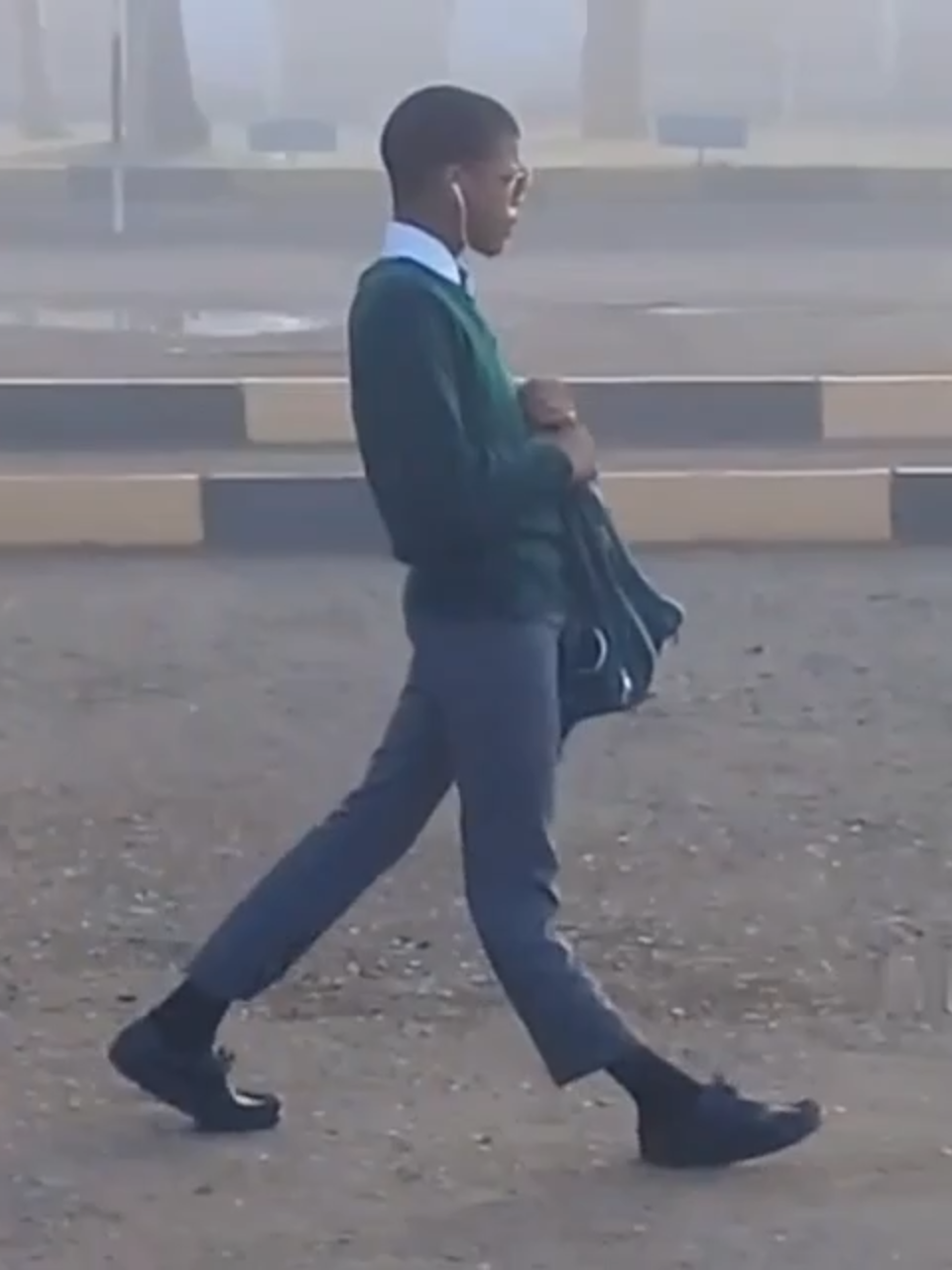 🧐🧐#leg #foryoupagе #fyp #viralvideos #vira #walking #strange