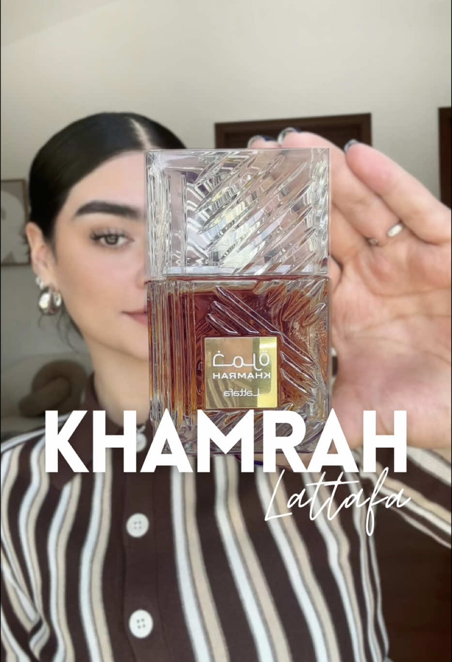 El perfume del que tanto hablan🔥🥃 Khamrah de Lattafa es uno de mis perfumes árabes favoritos, y te adelanto: recomiendo 100% tenerlo en tu colección🤫  Mira el video y descubre porqué😉👀 #perfumes #khamrah #lattafa #fragancias #perfumetiktok #perfumesmasculinos #recomendaciones #perfumeunisex #perfumesarabes 