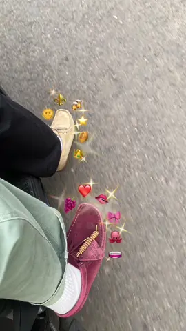 🍪x🍇 #clarks #clarksoriginals #clarkswallabees 