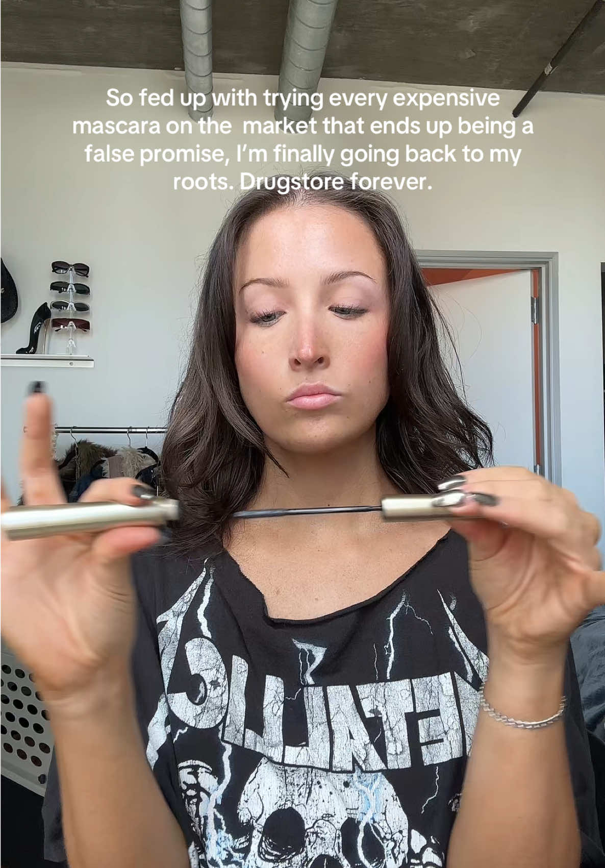 $7 mascara forever. Expensive mascaras only clump & droop the eyelashes. #mascara #drugstoremakeup #mascarahacks #eyelashes #makeup #telescopic 