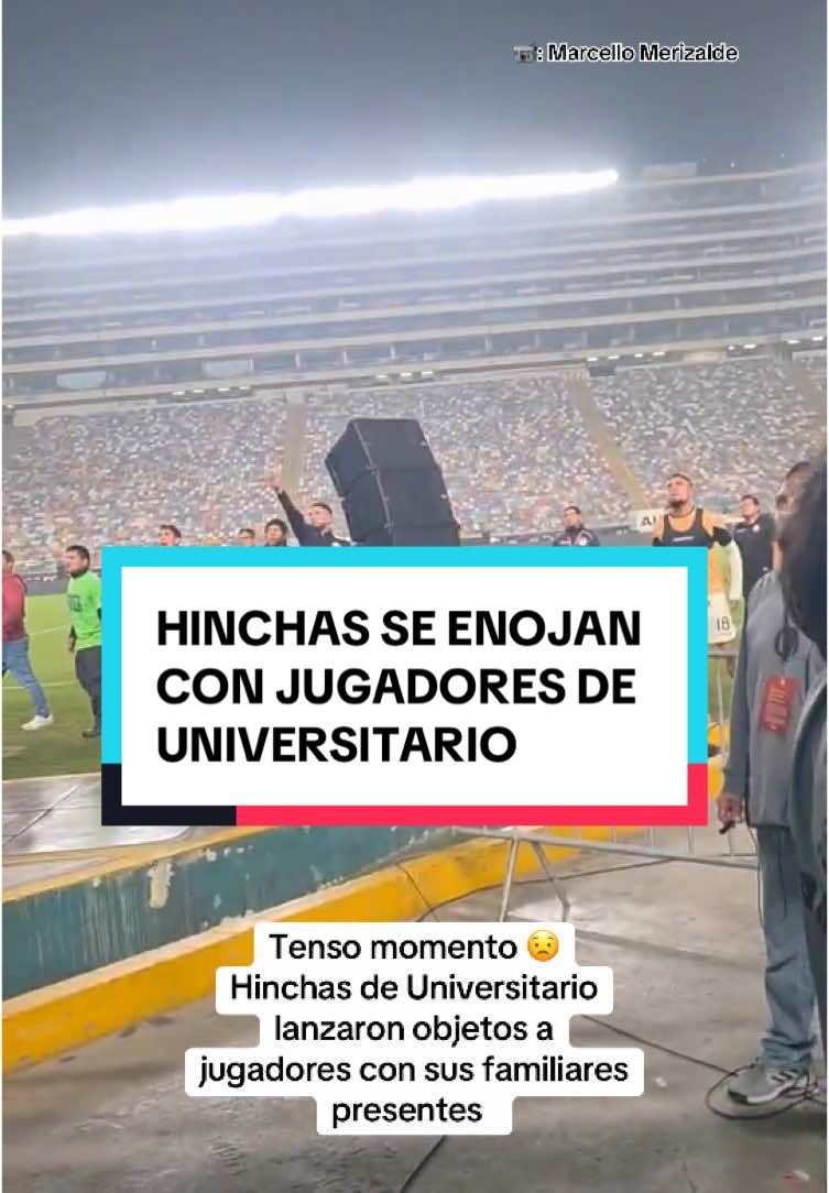 HINCHAS MOLESTOS CONTRA JUGADORES DE UNIVERSITARIO TRAS CAER ANTE SULLANA 😟🔥 #universitariodedeportes #universitario #futbolperuano #futbol #liga1 