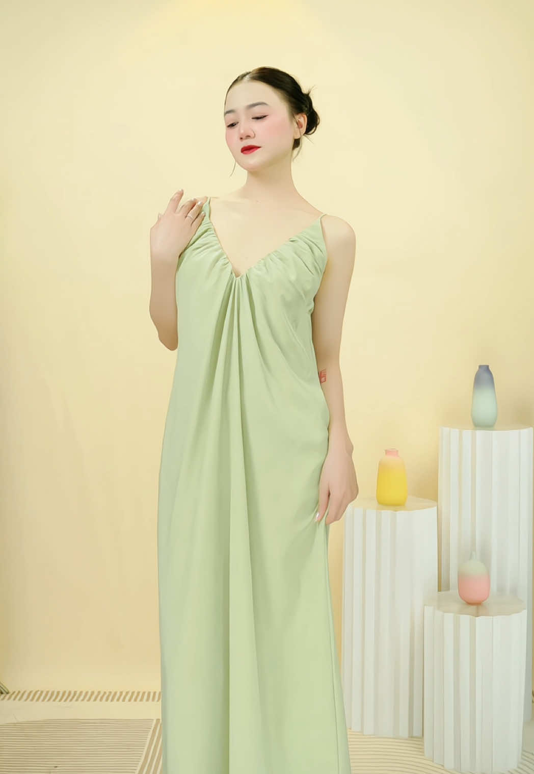 Tới công chuyện rồi mấy bà ơi 😍😍😍#cebaboutique #damsuongbasic #damsuongdep #damsuongdangdai #damsuongrong #damsuongdibien #damsuongnhenhang #damsuonglua #damnhunngucdangdai #damsuong2daynhenhangbasic 