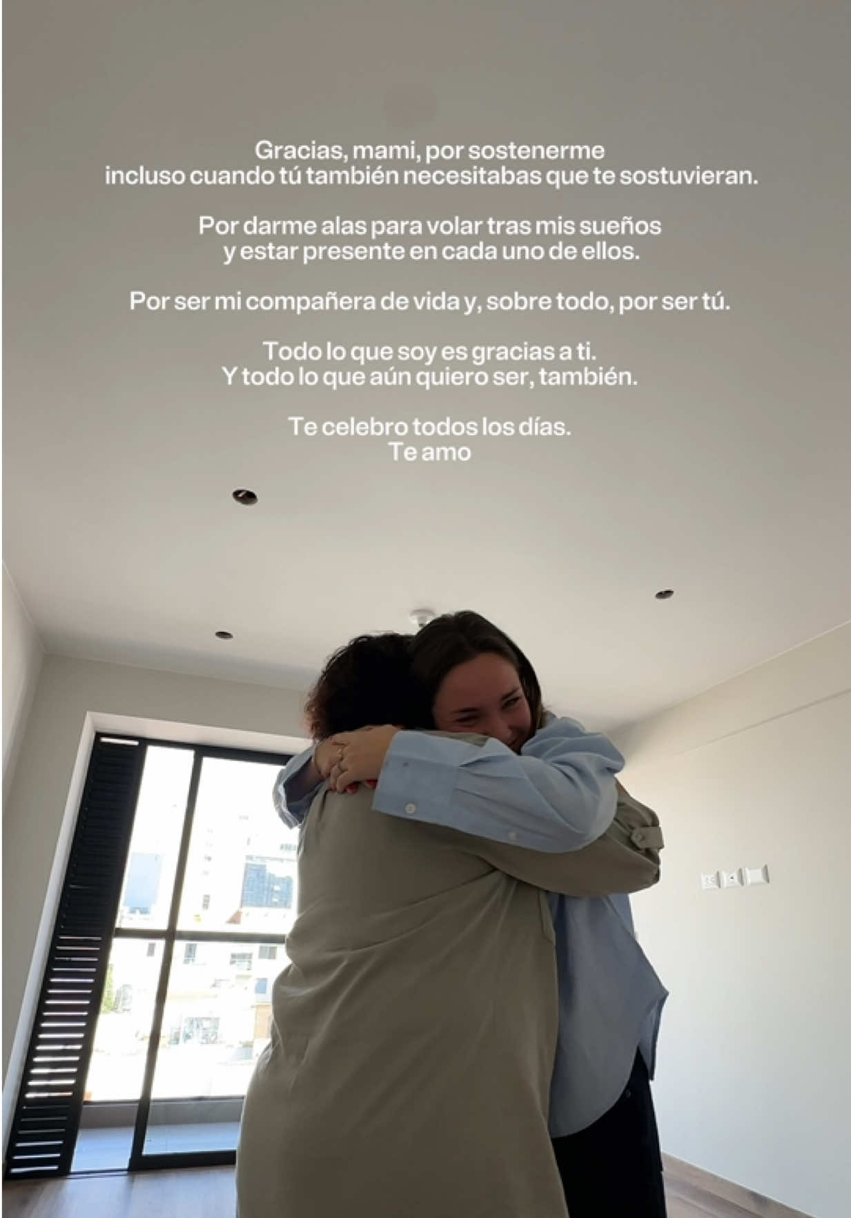 mi mamá 🤍 feliz día a todas!! les mando un abrazo enorme <3 
