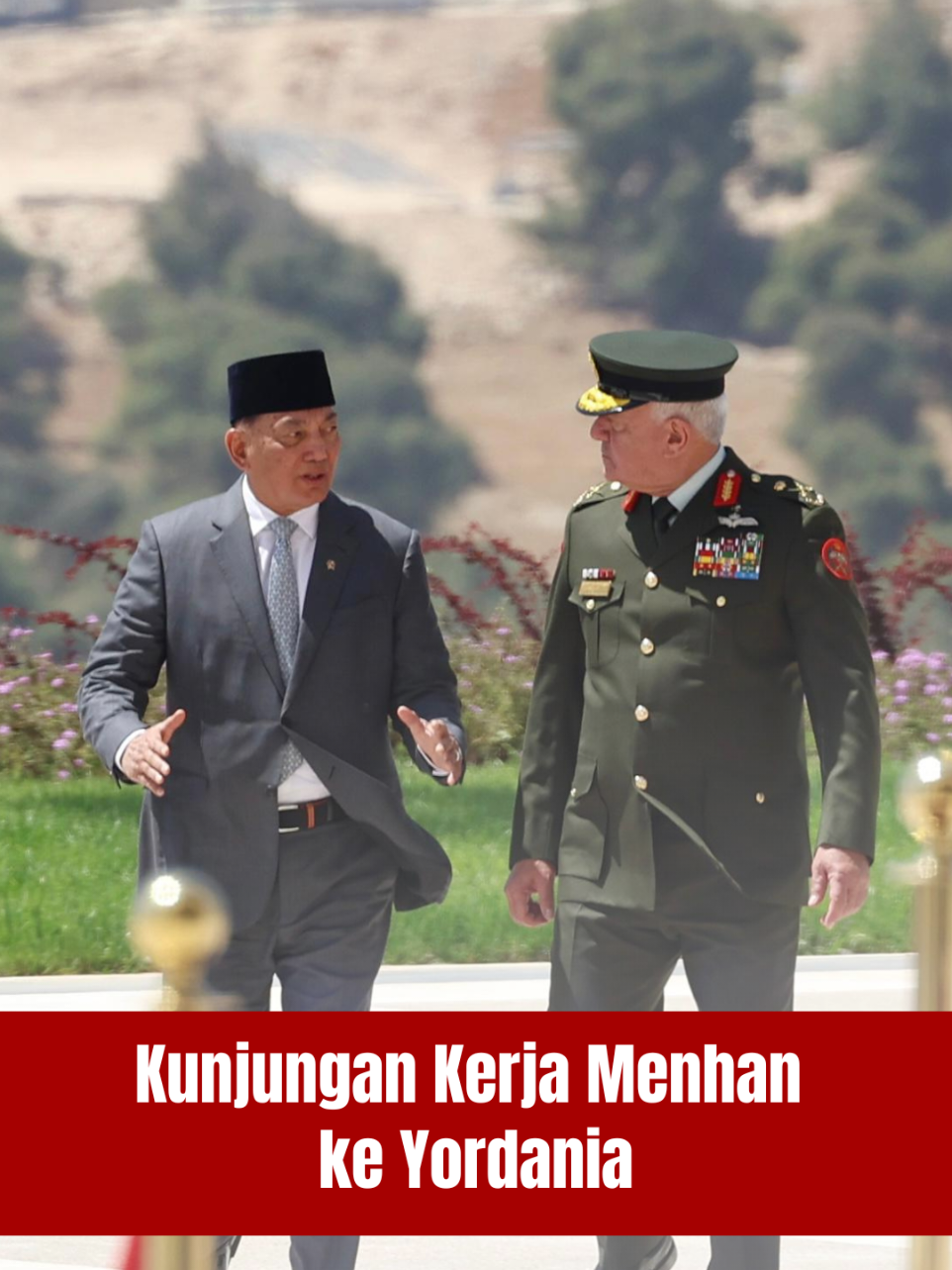 Menteri Pertahanan, Sjafrie Sjamsoeddin @sjafrie.sjamsoeddin, bersama delegasi melakukan kunjungan kerja ke Yordania, pada Sabtu (10/5). Menhan menegaskan bahwa perdamaian hanya dapat dijaga oleh kekuatan yang terorganisasi dan siap. Karena itu, kerja sama pertahanan seperti ini menjadi fondasi penting untuk menciptakan dunia yang lebih aman dan stabil bagi semua. — Minister of Defence, Sjafrie Sjamsoeddin, along with the Indonesian delegation, conducted an official visit to Jordan on Saturday (May 10). Minister of Defence Sjamsoeddin reaffirmed that peace can only be maintained through well-prepared and organised strength. Such defence cooperation serves as a vital foundation for building a safer and more stable world for all. #SjafrieSjamsoeddin #MenhanRI #MenhanSjafrie #Kemhan #KemhanRI #indonesiayordania 