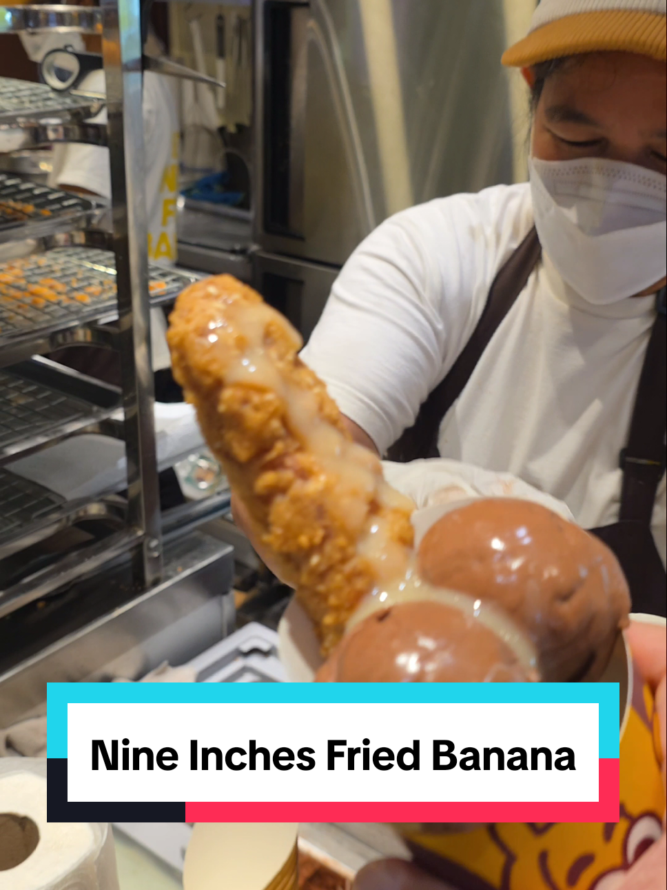 Nine Inches Fried Banana 📍Siam, Paragon  Bangkok, Thailand #bangkok #thailand #friedbanana #siamparagon #food #FoodTok #Foodie #dessert 