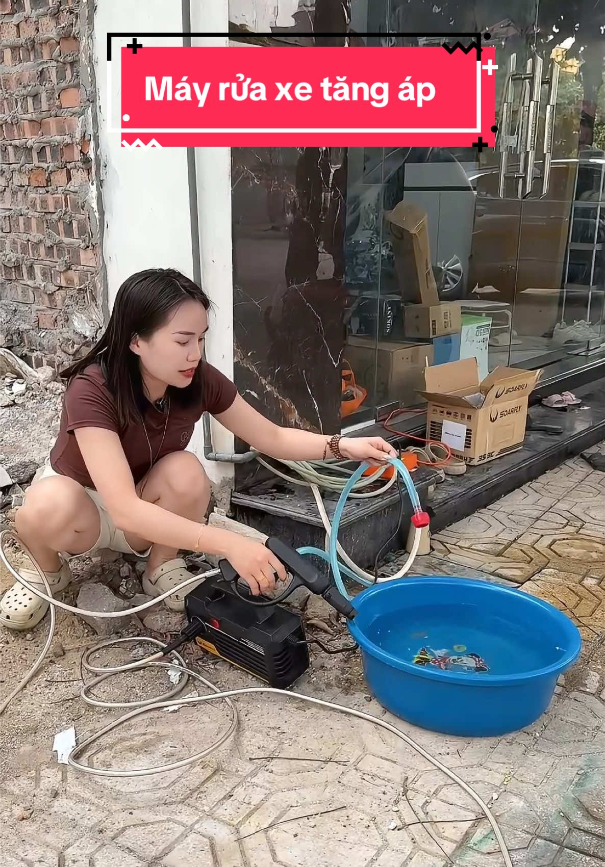 Máy rửa xe tăng áp nhỏ gọn tiện lợi , rửa xe hay tưới cây cũng đều được nha #xuhuong #hangmen96 #ruaxetainha #mayruaxecaoap 