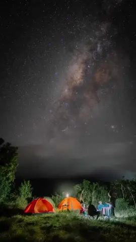 Emang secantik ini langit kalo malam hari?😍 📷 : @vatefkedua  #milkyway #pendakigunung #jejakpendaki  #pendakigunungindonesia #pendakijomblo #pendakilawas #mountnesia #exploregunung #instapendaki #pendakicantik  #pecintaalam 