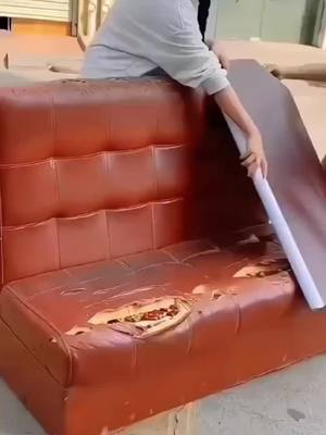 Renueva tus muebles en segundos con este parche adhesivo de cuero.