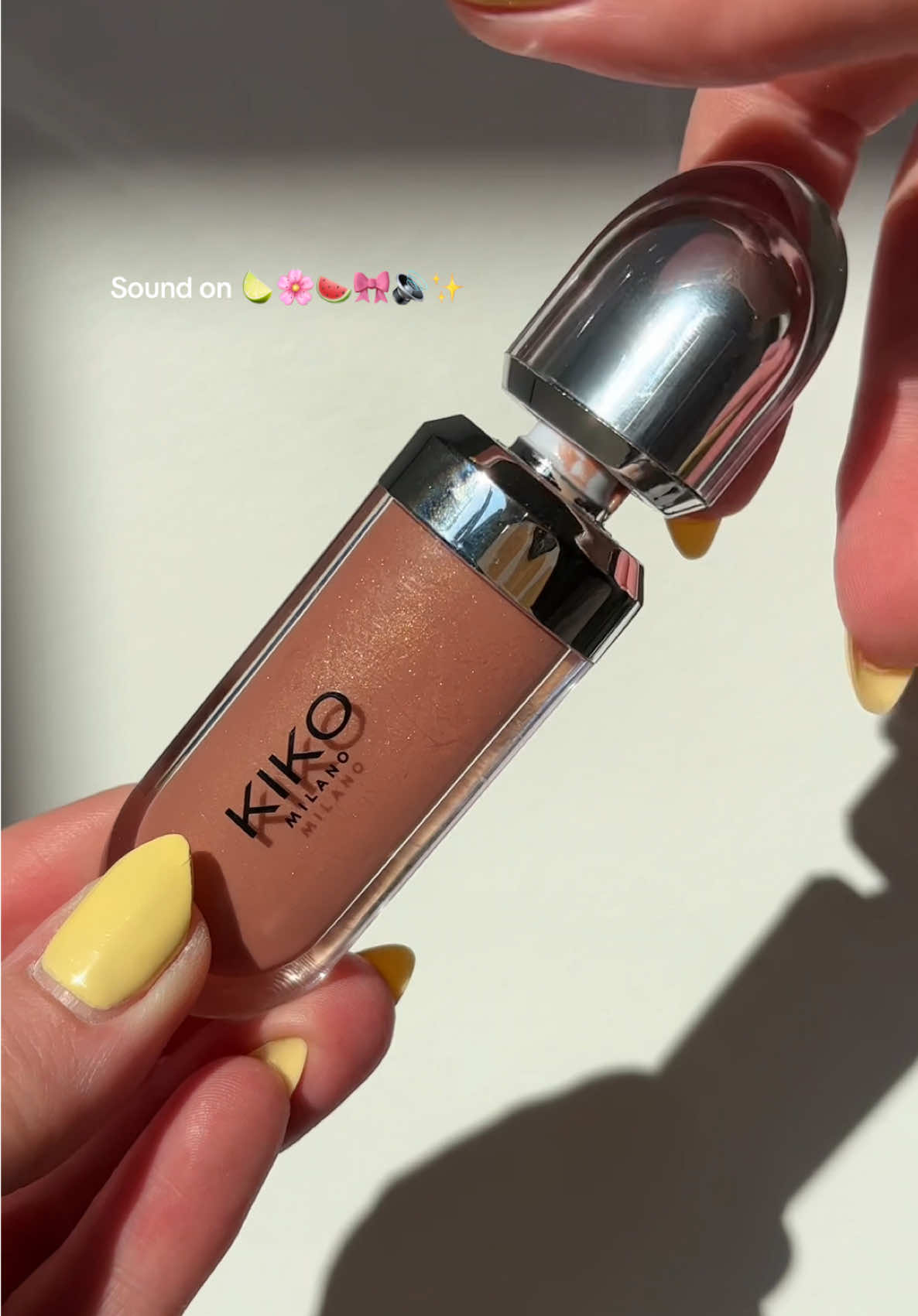 The sound of a good lip gloss 🔊🍋‍🟩💕✨ #asmr #asmrsounds #lipglosses #beauty #lipglossaddict @Diorbeauty @KIKO Milano @r.e.m. beauty @Lanolips @Fenty Beauty @NYX Professional Makeup  