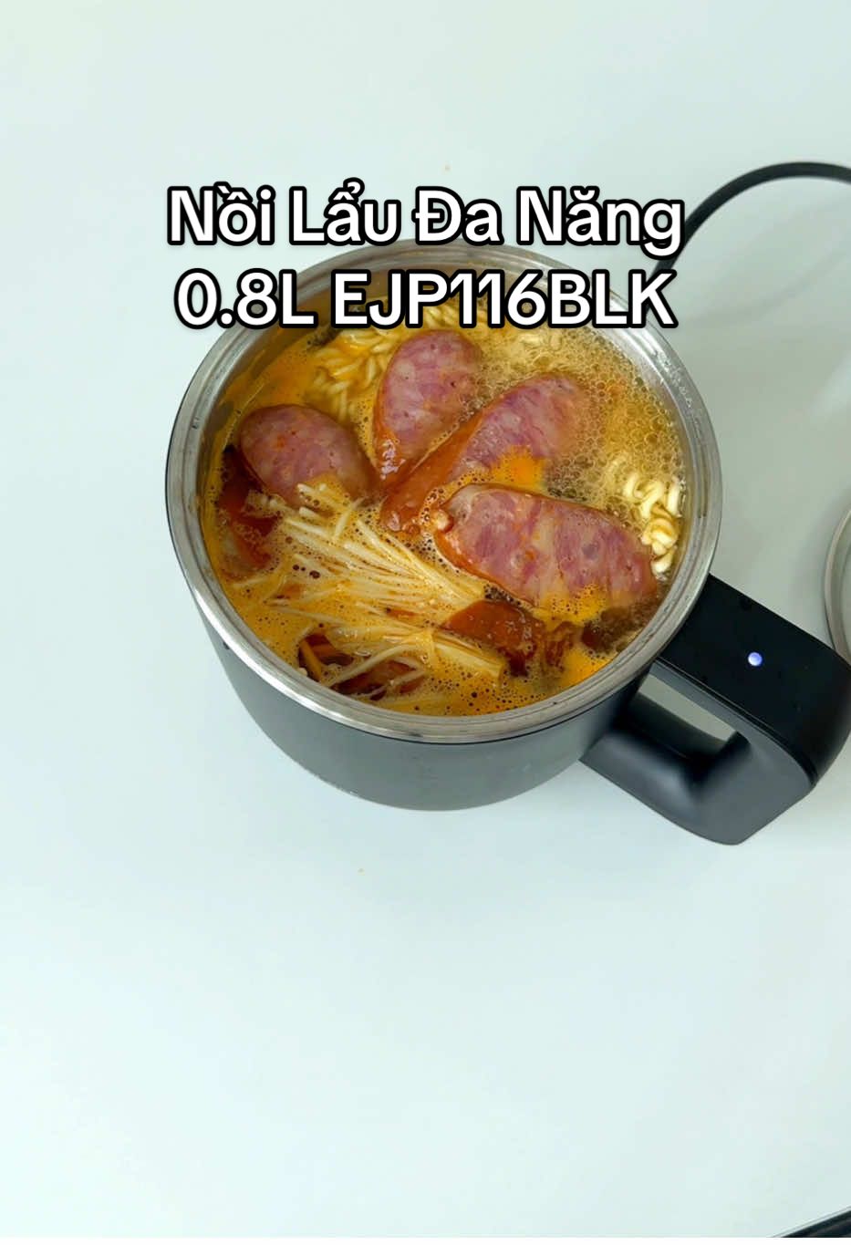 Nhỏ xinh gọn gàng với nồi lẩu điện đa năng 0.8L EJP116BLK #locknlockoutlet #locknlock #locknlockvietnam #foryou #trending #viral #xuhuong 