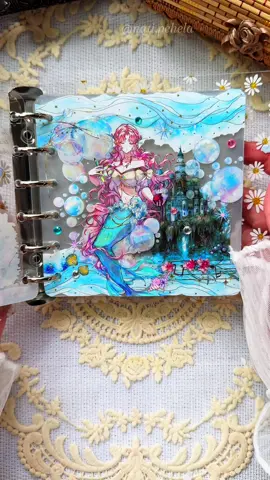 Mermaid🩵 All supplies from:  🔗 https://www.journalsay.com/?ref=poceoink •PET Tape - 40mm*200cm Star River Waves Series Vintage Sea Waves Landscape Bronzing Color:  JD-XHLH-04 •Journalsay 50mm*200cm Colorful Bubbles Series Kawaii Landscaping PET Tape Color:  JD-BLDQP-01 •PET Tape - 500cm Vintage National Style Character Landscaping Color: JD-BOBO2501-07 Discount code “NATALIA”- for 8% #relaxingvideos #asmrtiktok #natipchela #crafting #asmrvideo #asmrjournal #journaling #scrapbooking #scrapbookwithme #journalwithme #journalspread #scrapbookasmr #асмр #junkjournal 