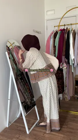 Harus banget co oneset nya sekarang juga po nya lama beb😭🤏🏻 #onesetkekinian #onesetviral #ootdfashionhijab #ootdinspo 