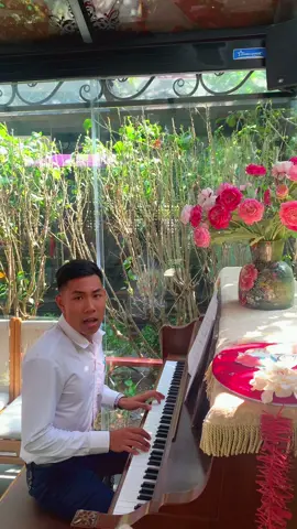 ngẫu hứng đánh 1 bài mà cả quán cafe xôn xao 🤭🤭 #cochacyeuladay #sontungmtp #xhhhhhhhhhhhhhhhhhhhhhhh #tiktokgiaitri 