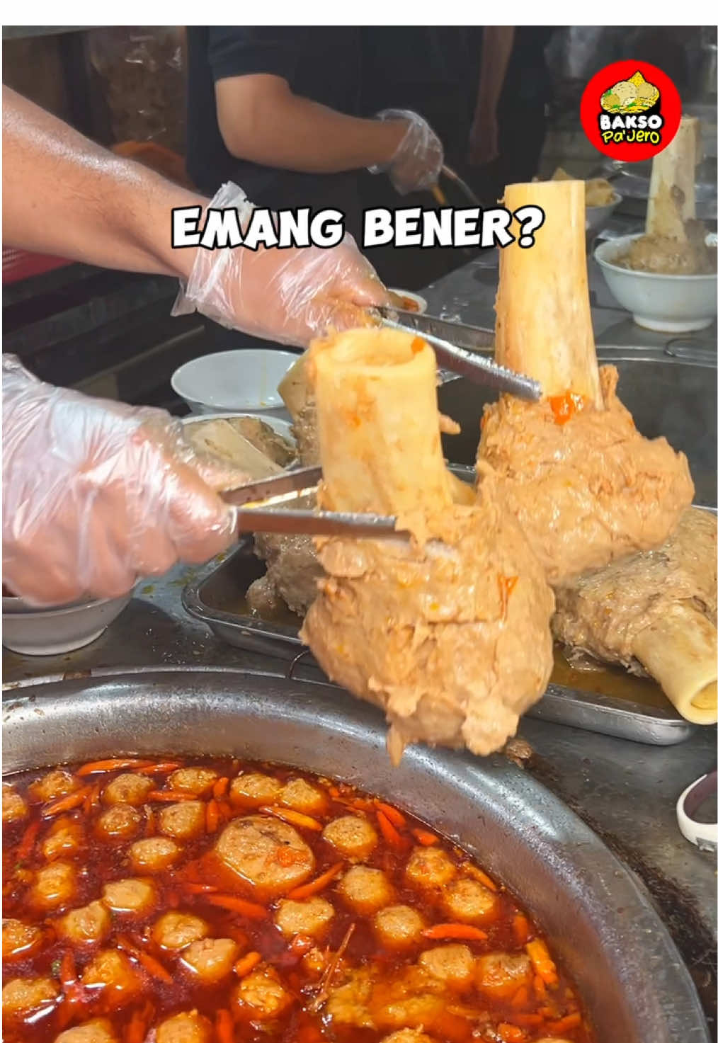 Lebih suka bakso besar atau kecil sob? Bakso Pa’jero Jogja 📍Jl. Colombo Yogyakarta, Karang Malang, Caturtunggal, Depok, Sleman, Yogyakarta  ⏰ 10.00 - 21.00 (Weekend 09.00 - 22.00)  Bakso Pa’jero Kasongan 📍Niten, Tirtonirmolo, Kasihan, Bantul,  Yogyakarta  ⏰ 10.00 - 21.00 (Weekend 10.00 - 22.00) Bakso Pa’jero Kabupaten 📍: Jl. Kabupaten, Salakan, Trihanggo, Kec. Gamping, Kabupaten Sleman, Daerah Istimewa Yogyakarta ⏰ 10.00 - 21.00 (Weekend 10.00 - 22.00) Bakso Pa’jero Wonosari 📍Jl. Brigjen Katamso, Kepek I, Kepek, Kec. Wonosari, Kabupaten Gunung Kidul, Daerah Istimewa Yogyakarta  ⏰ 10.00 - 21.00 Tesedia di aplikasi Gofood, GrabFood & ShopeeFood ✅ #baksopajero #baksorecommended #baksojogja #kulinerjogja #jogjaistimewa #baksopedas #mukbangbakso #rekomendasikuliner #baksopajero 