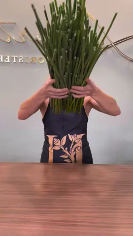 art with flowers#homedecor #diycrafts #diyhomedecor #trendingvideo #DIY #tiktiok #homedesign #foryoupage❤️❤️ #flowerdesign #fyp #diycrafting #diy #craft #viralvideos #decor #handmadegifts #flower #florist #flowerarrangement #flowertips