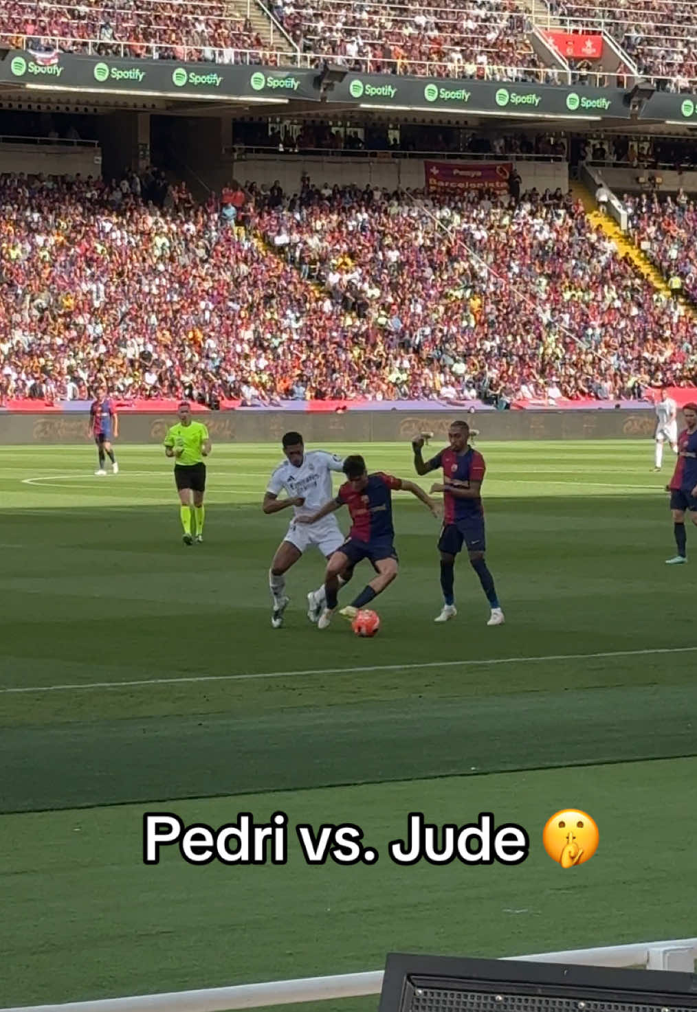Always a joy to watch Pedri 🪄 #pedri #jude #judebellingham #barcelona #barca #fcbarcelona #viscabarca #laliga #realmadrid #bellingham #spain #barça 