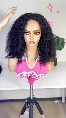 Always love high-volume curls, and HD lace giving scalp😍😍#wig#wigs#hairwig#hair#humanhair#wigshumanhair#humanhairwigs #moreface#morefacewig #morefacebeauty #ukhairstylist #gluelesswigs #gluelesswigsinstall #wearandgowigs #hdlacewig #kinkycurlyhair #kinkycurlywigs #wiginsatll #prebleachedwig #tiktokmakemebuyit 