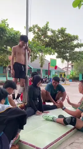 oky pertama kali nyoba split lurus🤧🫣#split #takraw 