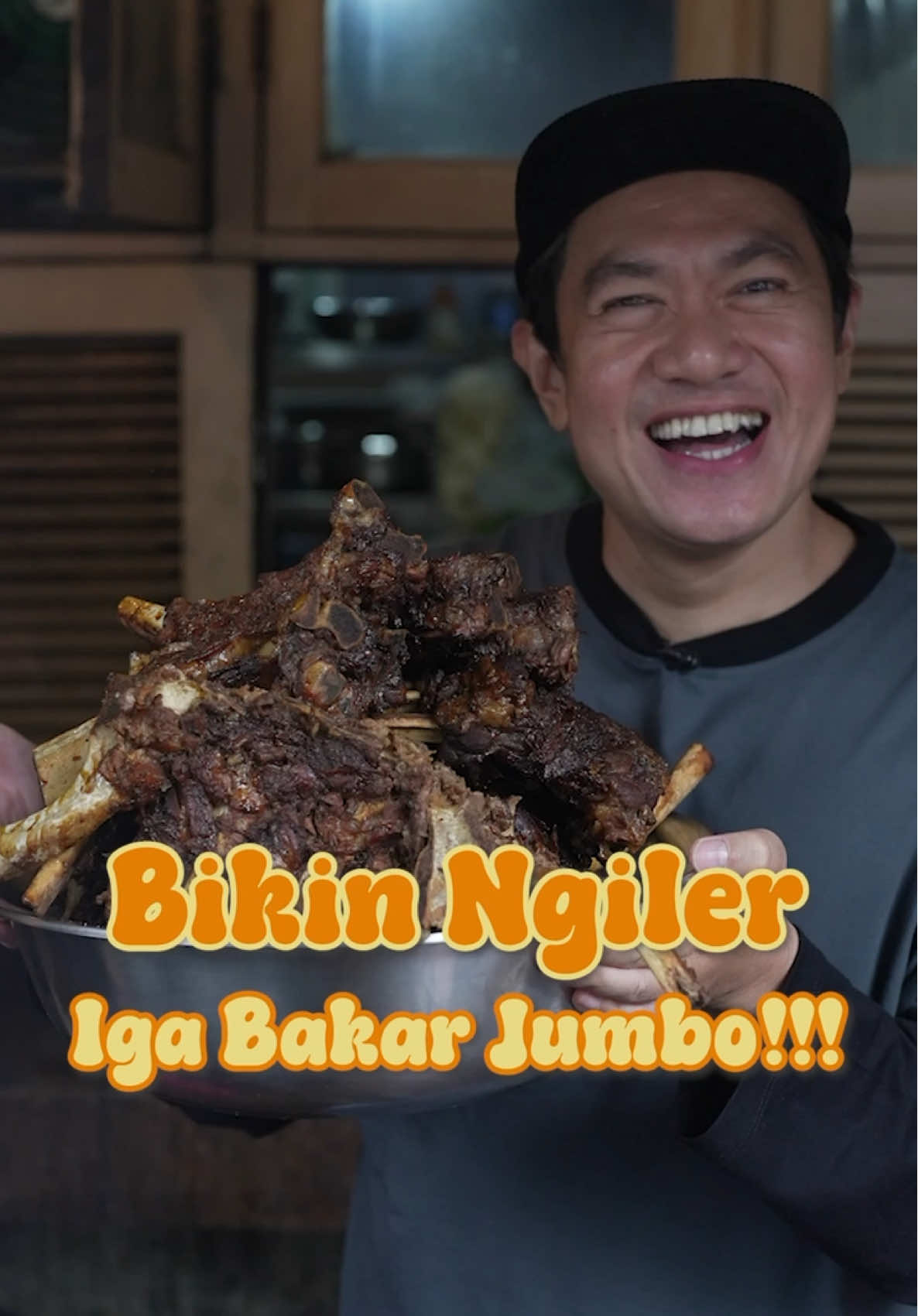 PUAS BGT! GEDE, EMPUK, ENAK.. Kalian harus save video ini! Begitu di gigit langsung copot dari tulang, dan ngasih bumbunya melimpah…. Kalian beneran harus cobain yang JUMBO dan makannya harus pas bgt abis di bakar GOKIL!!! #kuliner #BikinNgilerBandung