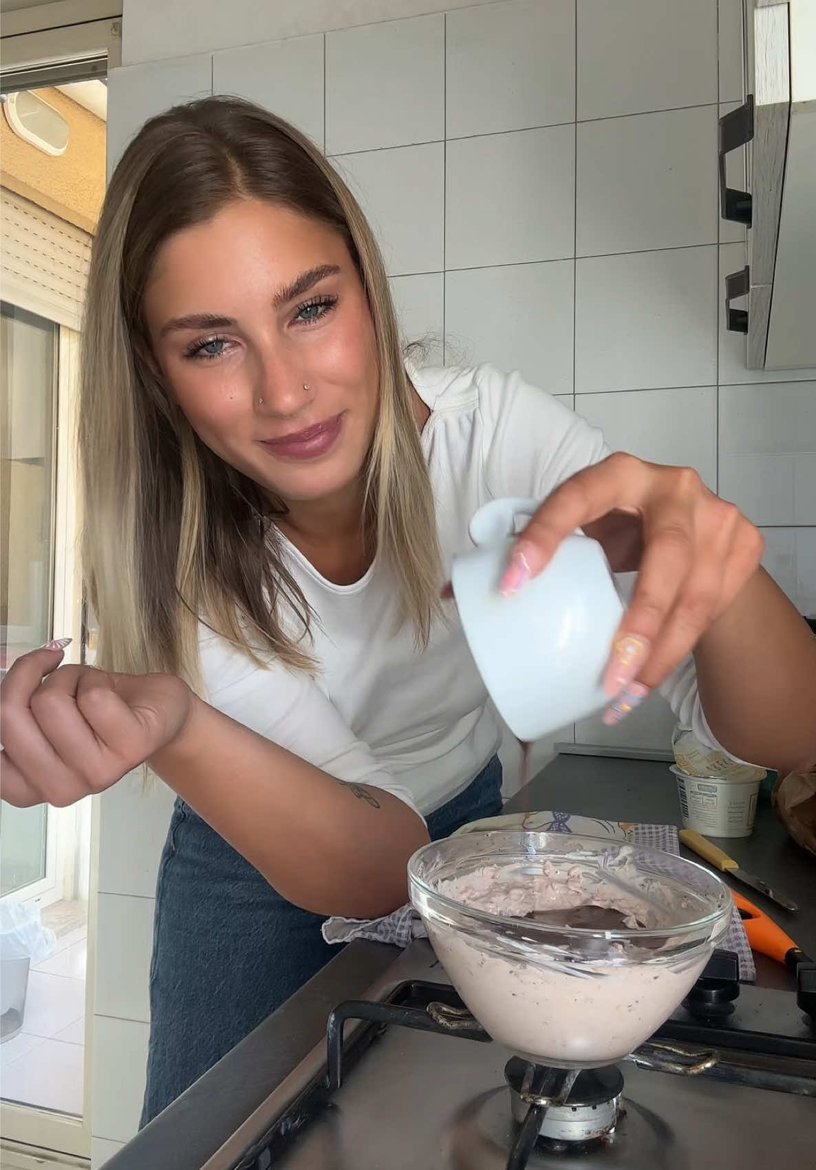 Ricetta del mio porridge😋  Ingredienti:  • 40g fiocchi d’avena  • 5g di cacao  • 10g di cioccolato fondente • yogurt greco 