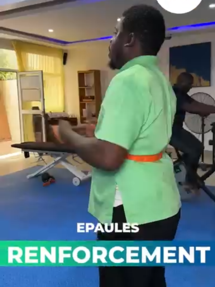 Renforcez vos épaules avec Etioplus !   Nos experts en physiothérapie et en réadaptation vous accompagnent pas à pas pour prévenir les blessures et optimiser vos mouvements.  Améliorez votre posture  Évitez les douleu