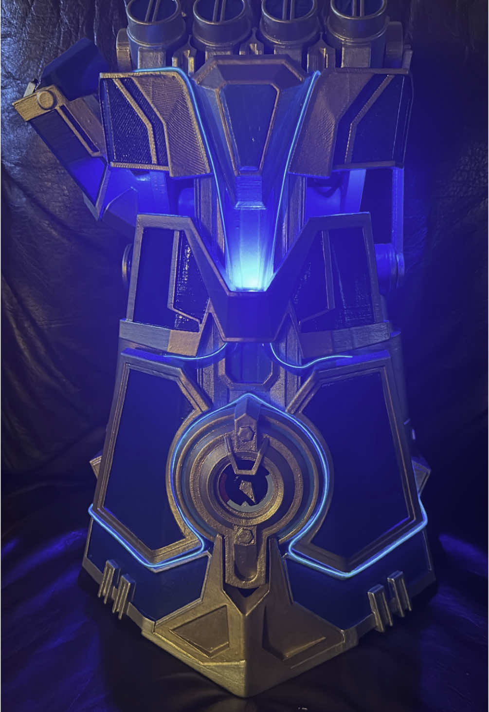 Post have been lacking lately because I’ve been working on these for MCM London!!  #3dprinting #cosplay #arcane #arcanevi #arcanecaitlyn #arcanecosplay 