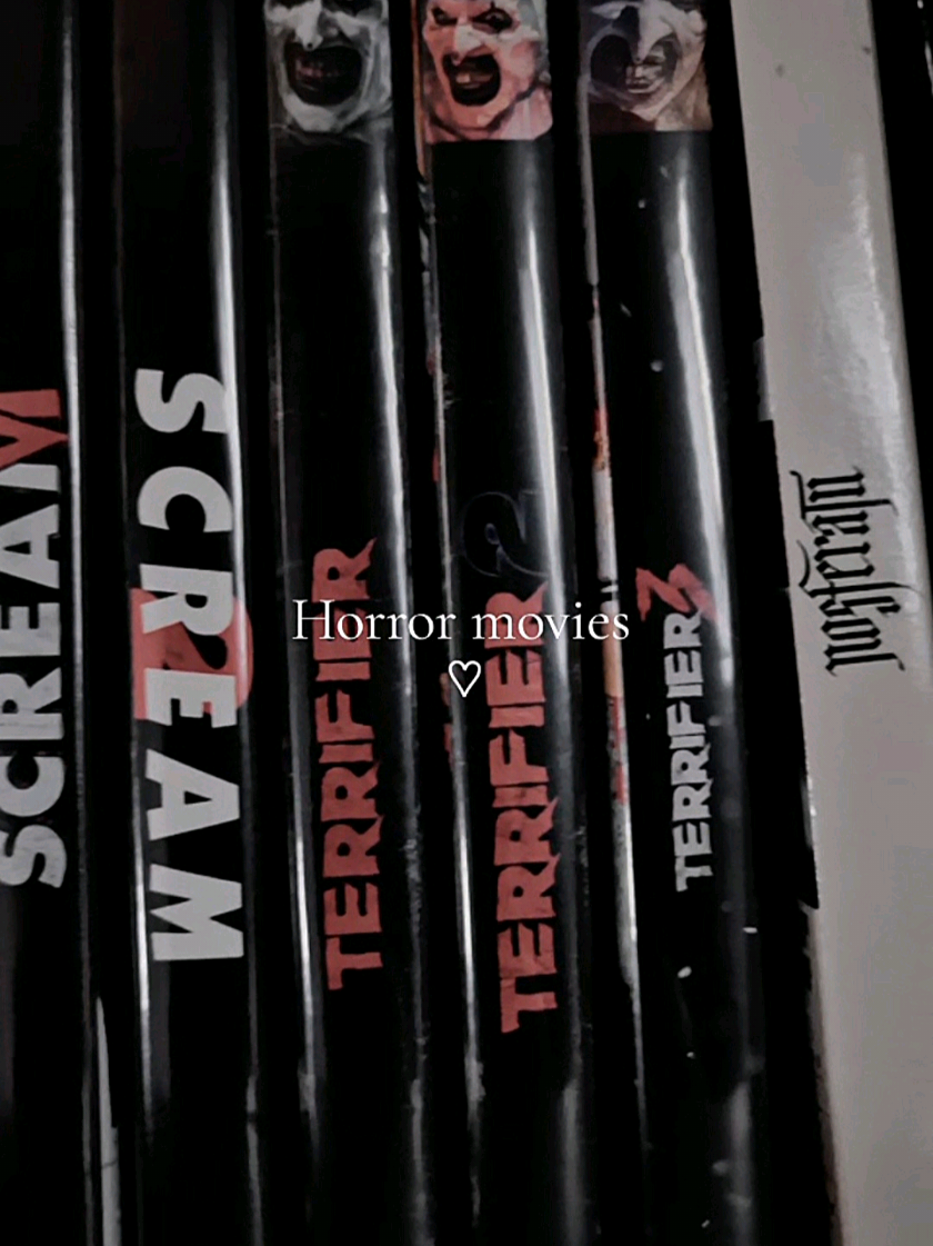 Des fans de films d'horreur ici ? 🖤 #horrormovies #filmsdhorreur #horror #horreur #horrorfan #horrorcollection  #dvdhorreur #pourtoi #foryou #fyp 