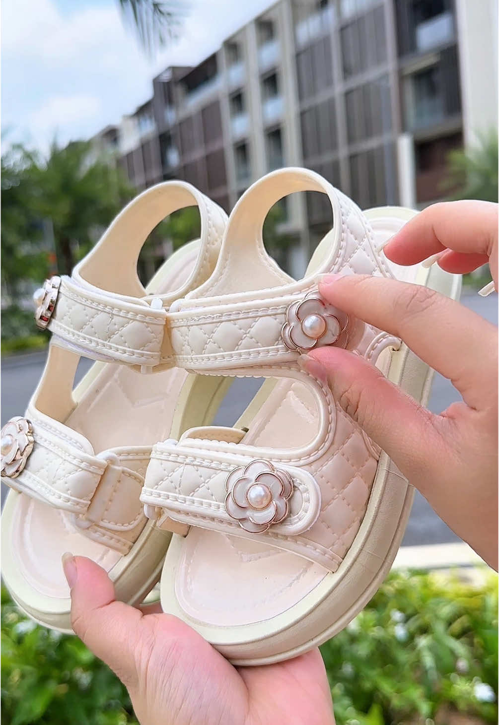 Dép sandal quai hậu mềm êm thiết kế 2 quai dán cho bé đi học đi chơi đều được ạ#sandalchobe #sandaldihoc #thinhhanhxuhuong #muataitiktok #thuhaifreeship 