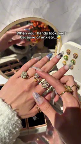 If you suffer from anxiety, I recommend that you try our anti-stress rings. Their rotating system helps me calm my anxiety when I want to damage my fingers and cuticles... This is the only way I managed to soothe my anxiety and nerves without hurting my hands ❤️‍🩹 The stones at the ends have a rotating design ⚙️, which allows you to focus on their movement and relieve anxiety, avoiding biting your nails 💅 and promoting concentration 🧠 #Antistressrings #relaxing rings #jewelry #antianxiety 