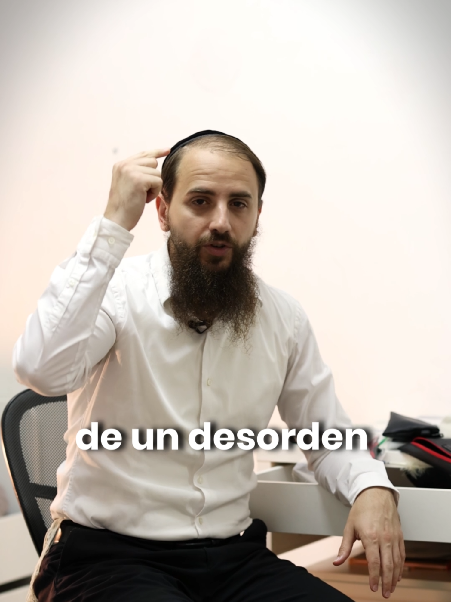 ¿Tristeza? ¿Caos emocional? 😔 Empieza por ordenar… ¡un cajón! 🧺 Según la Kabalah, lo físico refleja lo espiritual. Un espacio desordenado ✖️ es señal de desorden interno 🧠💔 Cuando limpias tu entorno, también limpias tu mente, tus emociones y tu alma 🧘‍♂️✨ ¿Te cuesta soltar? 👚 Cada objeto que ya no eres tú… es energía estancada. Déjalo ir para que algo nuevo pueda entrar 🌬🌱 Y esto también abre la puerta a la abundancia 💸 ¡Sí! Vaciar espacio material permite que la energía fluya mejor. ¿Quieres herramientas espirituales para ordenar tu vida por dentro y por fuera? 🧹🔮 Escribe 