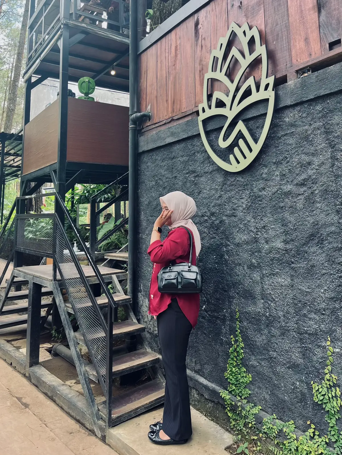 📍Cafe Pinus Menoreh #cafepinusmenoreh #hutanpinuskalilo #hutanpinuskalilokaligesingpurworejo #hutanpinuskaligesing #kaligesing #kaligesingpurworejo #purworejo 